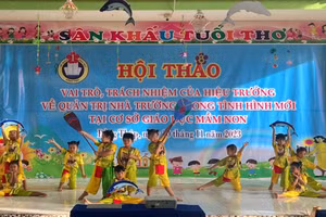 Các bé Mầm non biểu diễn văn nghệ chào mừng hội thảo.