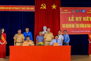 Trường Đại học Sư phạm kỹ thuật Vĩnh Long ký kết cùng công an tỉnh.