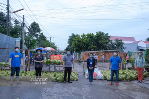 Chuyến xe đầu tiên đến với bà con khu vực phong toả quận Bình Thuỷ.