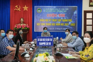 Khai mạc Cuộc thi Khoa học Kỹ thuật cấp thành phố học sinh trung học năm học 2021- 2022 bằng hình thức trực tuyến.