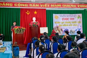 Ông Huỳnh Văn Tây, Phó trưởng Phòng GD&ĐT quận Cái Răng phát biểu tại buổi lễ.