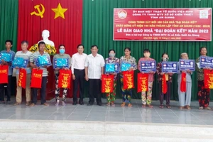 An Giang trao 374 căn nhà đại đoàn kết cho hộ nghèo dịp Tết Quý Mão.