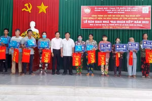 An Giang trao 374 căn nhà đại đoàn kết cho hộ nghèo dịp Tết Quý Mão.