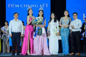 Cựu học sinh THPT Phan Ngọc Hiển đăng quang Hoa khôi hội thi “Học sinh, sinh viên thanh lịch” thành phố Cần Thơ năm 2023.