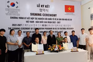 Ký kết với Viện nghiên cứu văn hóa Deahan và Viện nghiện cứu di sản văn hóa Joseon (Hàn Quốc).