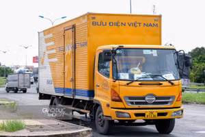 Các trường chủ động liên hệ bưu điện địa phương hỗ trợ đưa sách đến từng địa chỉ học sinh.