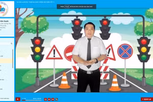 Thầy Lê Văn Danh, giáo viên Trường Tiểu học Phú Long, huyện Phú Tân đạt giải Nhất cuộc thi thiết kế bài giảng điện tử năm 2021.