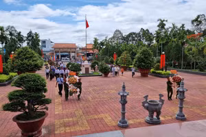 Vĩnh Long kỷ niệm 111 năm ngày sinh đồng chí Phạm Hùng.