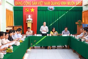 Vĩnh Long giám sát tình hình cấp đổi giấy chứng nhận quyền sử dụng đất.