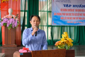 Ông Nguyễn Hữu Nghĩa - Phó trưởng Phòng GD Trung học (Sở GD&ĐT TP Cần Thơ) phát biểu tại buổi tập huấn.