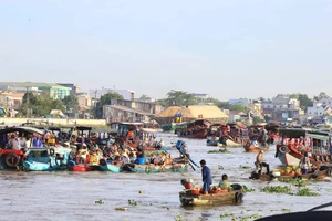 Hình ảnh Chợ nổi Cái Răng (Ảnh: Minh Trung)