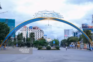 Đoạn đường trung tâm thành phố Cần Thơ trong những ngày thực hiện giãn cách xã hội. 