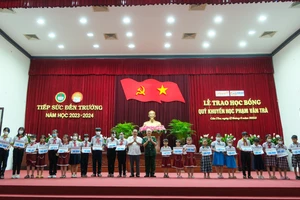 Cần Thơ trao học bổng từ nguồn QKH Phạm Văn Trà TP. Cần Thơ