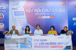 Hình ảnh tại chương trình tư vấn hướng nghiệp trực tuyến.