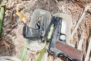 Công an Hậu Giang thu giữ được 2 khẩu súng (CACC)