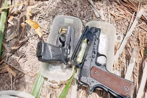 Công an Hậu Giang thu giữ được 2 khẩu súng (CACC)