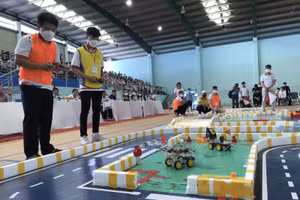 Các đội thi tranh tài ở vòng thi chung kết. 