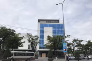 Công trình Bệnh viện Hòa Hảo của Công ty TNHH Dịch vụ thương mại Trường Sơn Tùng - xây dựng tại số 2 Nguyễn Hữu Thọ, quận Hải Châu (TP Đà Nẵng). 