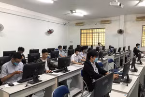 Các em học sinh tham gia hội thi. 