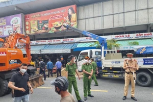 Công an phong tỏa hiện trường. 