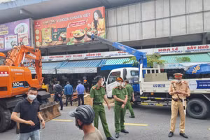 Công an phong tỏa hiện trường. 