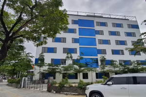 Bệnh viện 7 tầng xây dựng không phép trên đất Quốc phòng. 