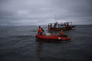 Lực lượng chức năng tìm kiếm người tích.