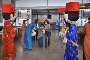 Những vị khách đầu tiên "xông đất" Đà Nẵng trong Tết Nguyên đán Nhâm Dần