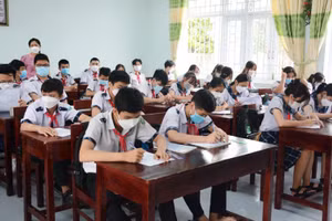 Học sinh lớp 9 ôn tập chuẩn bị cho Kỳ thi vào lớp 10, năm học 2022 - 2023.