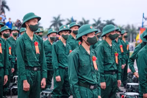 Thanh niên Đà Nẵng lên đường nhập ngũ. 