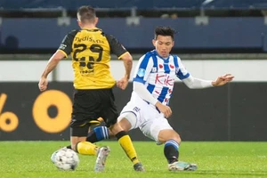 Văn Hậu đã có trận đấu đầu tiên cho SC Heerenveen