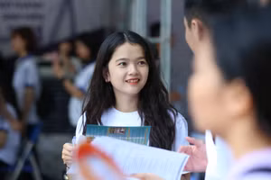 Các thí sinh sẽ còn khoảng 3 tháng nữa sẽ chính thức bước vào kỳ thi tốt nghiệp THPT năm 2024. Ảnh minh họa: Đình Tuệ.