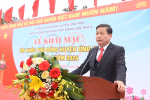 Ông Ngô Tiến Hoàng - Phó Chủ tịch UBND huyện, Trưởng Ban chỉ đạo Hội khỏe Phù Đổng lần thứ X huyện Ứng Hòa phát biểu khai mạc.