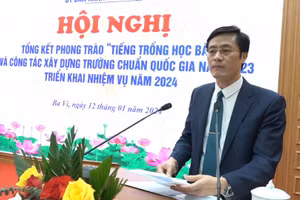 Ông Phùng Ngọc Oanh - Trưởng Phòng GD&ĐT Ba Vì phát biểu tại hội nghị.