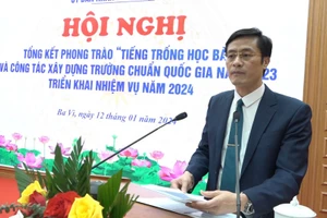 Ông Phùng Ngọc Oanh - Trưởng Phòng GD&ĐT Ba Vì phát biểu tại hội nghị.