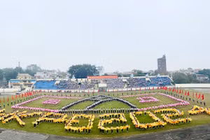 Đội hình đồng diễn nghệ thuật của thị xã Sơn Tây tại lễ khai mạc Hội khỏe Phù Đổng năm 2024.