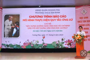 Ông Nguyễn Đức Thọ - Quận ủy viên, Phó Trưởng Ban Dân vận Quận ủy Hoàng Mai phát biểu động viên nhà trường. 