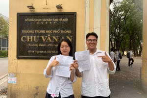 Hai em Duy Mạnh và Thục Anh - học sinh Trường THPT Chu Văn An, quận Tây Hồ, Hà Nội. 