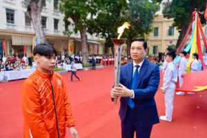 Lễ khai mạc Hội khỏe Phù Đổng quận Hoàn Kiếm năm 2024 được tổ chức tại Trường THCS Trưng Vương. 