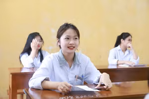 Thí sinh tham dự kỳ thi tốt nghiệp THPT năm 2024 tại Nam Định. Ảnh: Đình Tuệ.