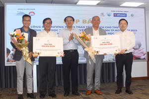 Sở Thông tin Truyền thông TPHCM sẽ duy trì hoạt động tặng sách cho trường tiểu học ít nhất đến năm 2025.