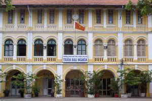 Trường THPT chuyên Trần Đại Nghĩa.