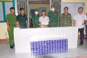 Đối tượng Nguyễn Văn Cường cùng tang vật vi phạm bị bắt giữ.