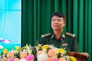 Đại tá Lê Văn Anh, Phó Chính ủy BĐBP tỉnh phát biểu chỉ đạo tại buổi khai mạc. 