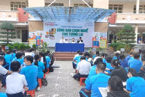 Chương trình tư vấn hướng nghiệp “Cùng bạn chọn nghề cho tương lai” tại Trường THPT Thủ Thiêm.