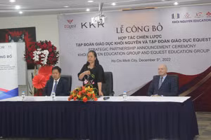 Bà Nguyễn Thị Kiều Oanh thông tin tại buổi lễ công bố.