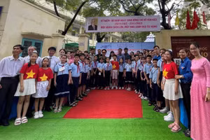 Triển lãm là không gian mở, ngoài giáo viên và học sinh, người dân cũng có thể đến tham quan.