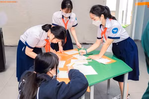 Học sinh Trường THCS Vĩnh Lộc A trải nghiệm tại Trường Phổ thông Cao đẳng FPT Polytechnic-TPHCM.