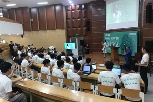 Các đội tham gia chung kết cuộc thi hackathon BKAI-NAVER Chanllenge 2022.