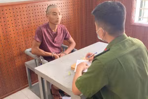 Đối tượng Lương Văn Lĩnh làm việc với cơ quan điều tra.